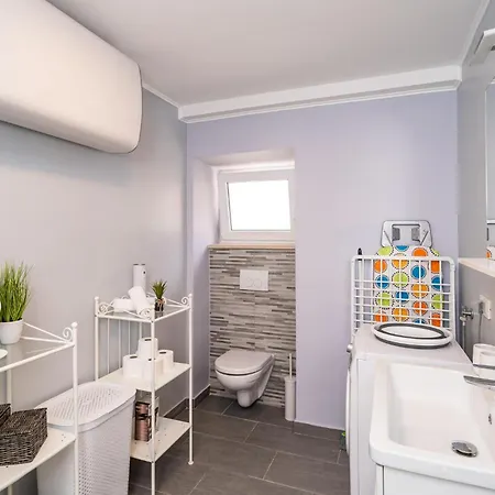 Apartman Nice In With Kitchen