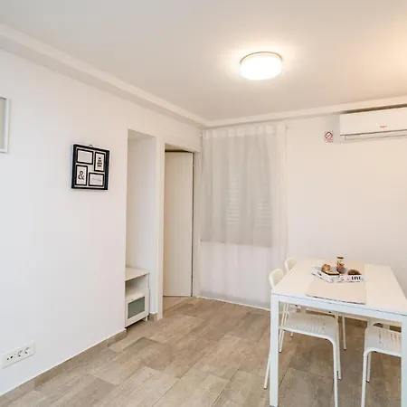 Appartement Nice In With Kitchen