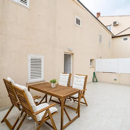 Apartman Nice In With Kitchen Dubrovnik